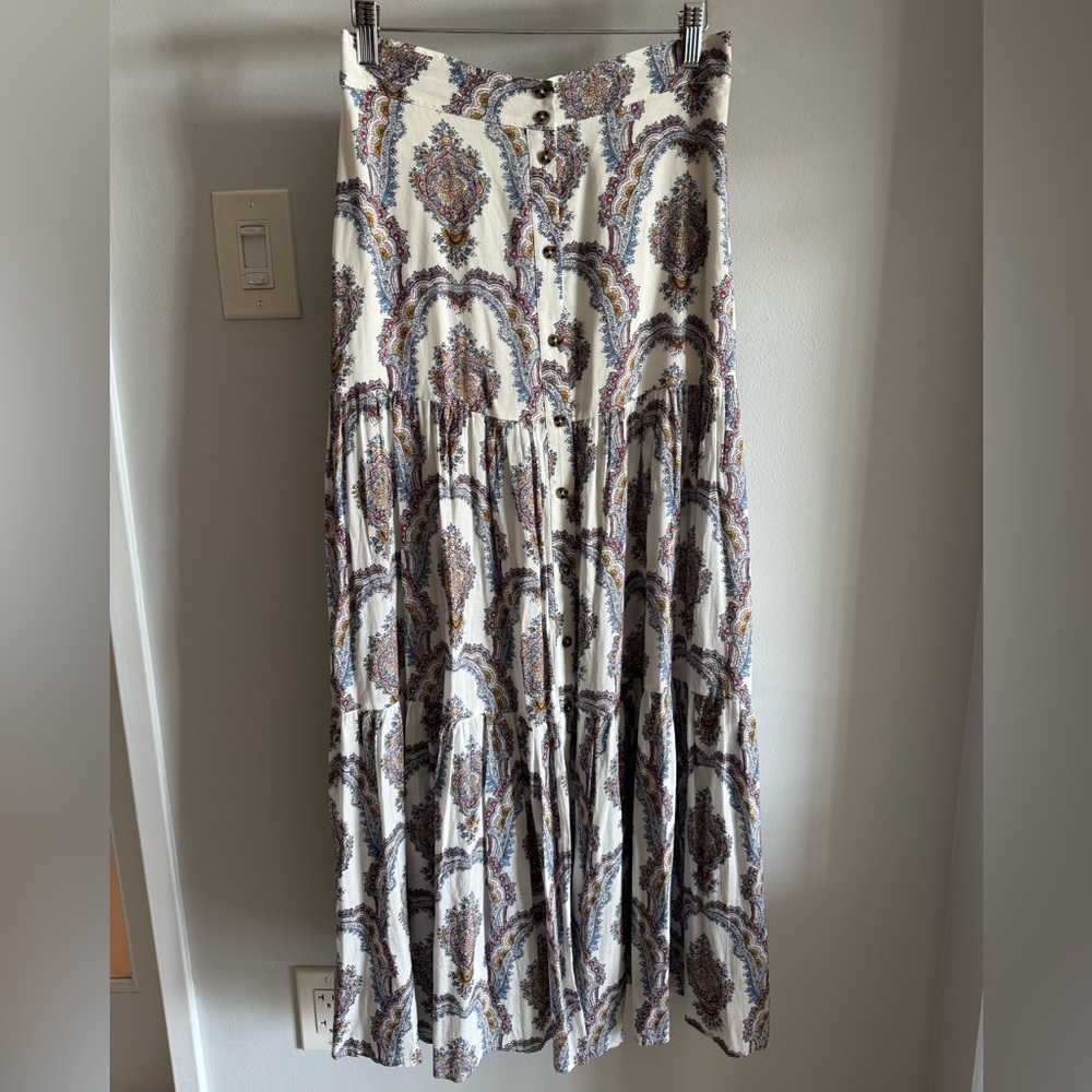 H&M Cream & Floral Paisley Print Boho Festival Long Tiered Flowy Maxi Skirt Sz 6 - Picture 2 of 9